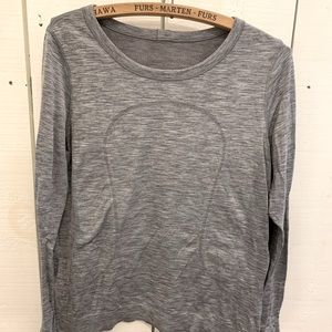 Lululemon swiftly tech long sleeve S 12